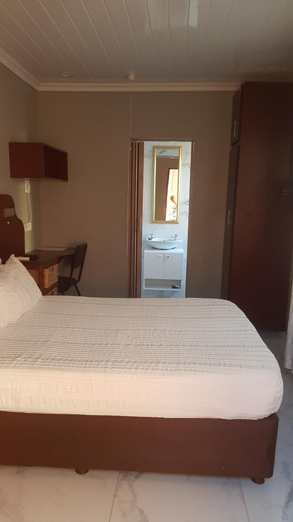 Rainbow Guest House And Tours Uitenhage Exterior foto